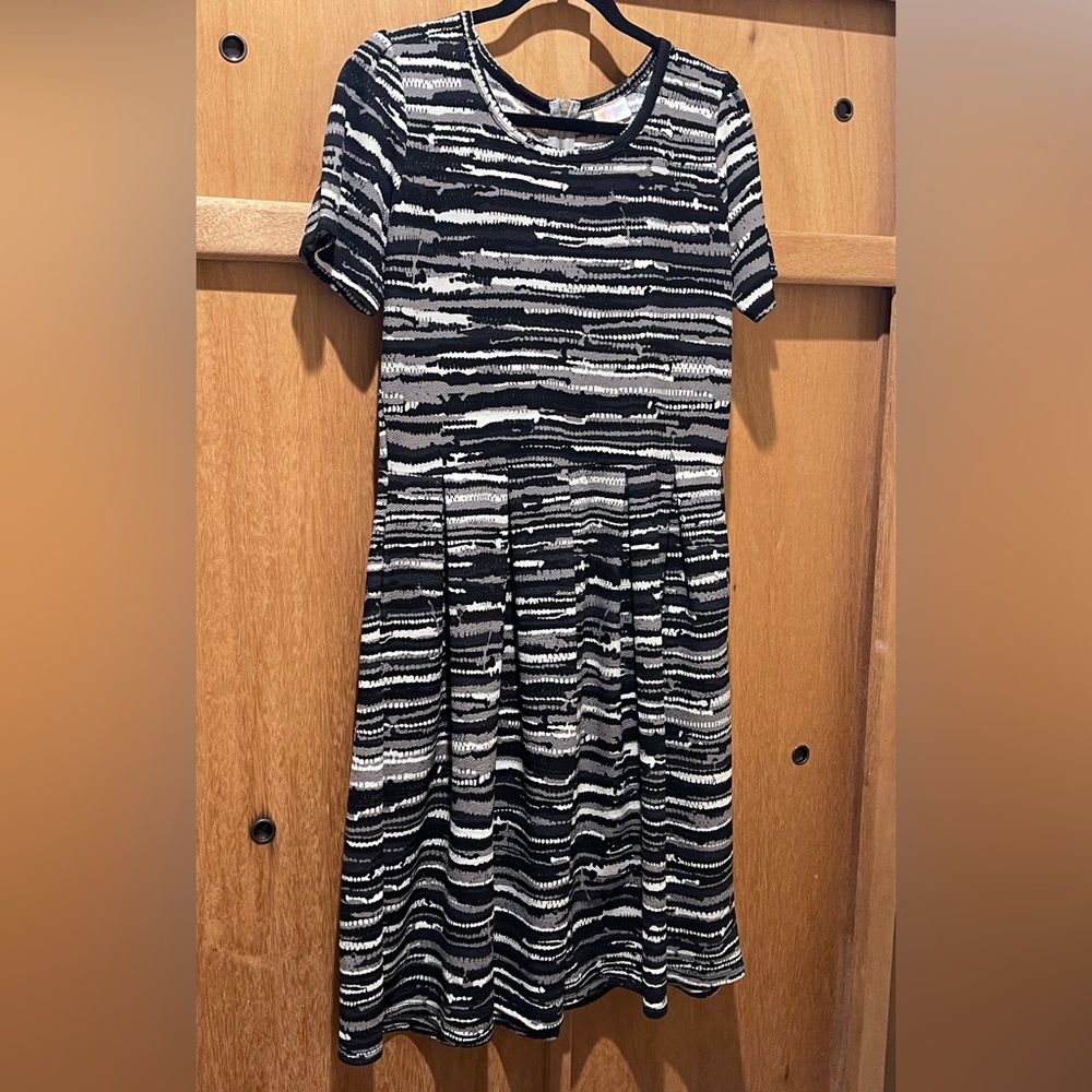 LuLaRoe Amelia, XL, black, gray and white. Irregular horizontal stripes.